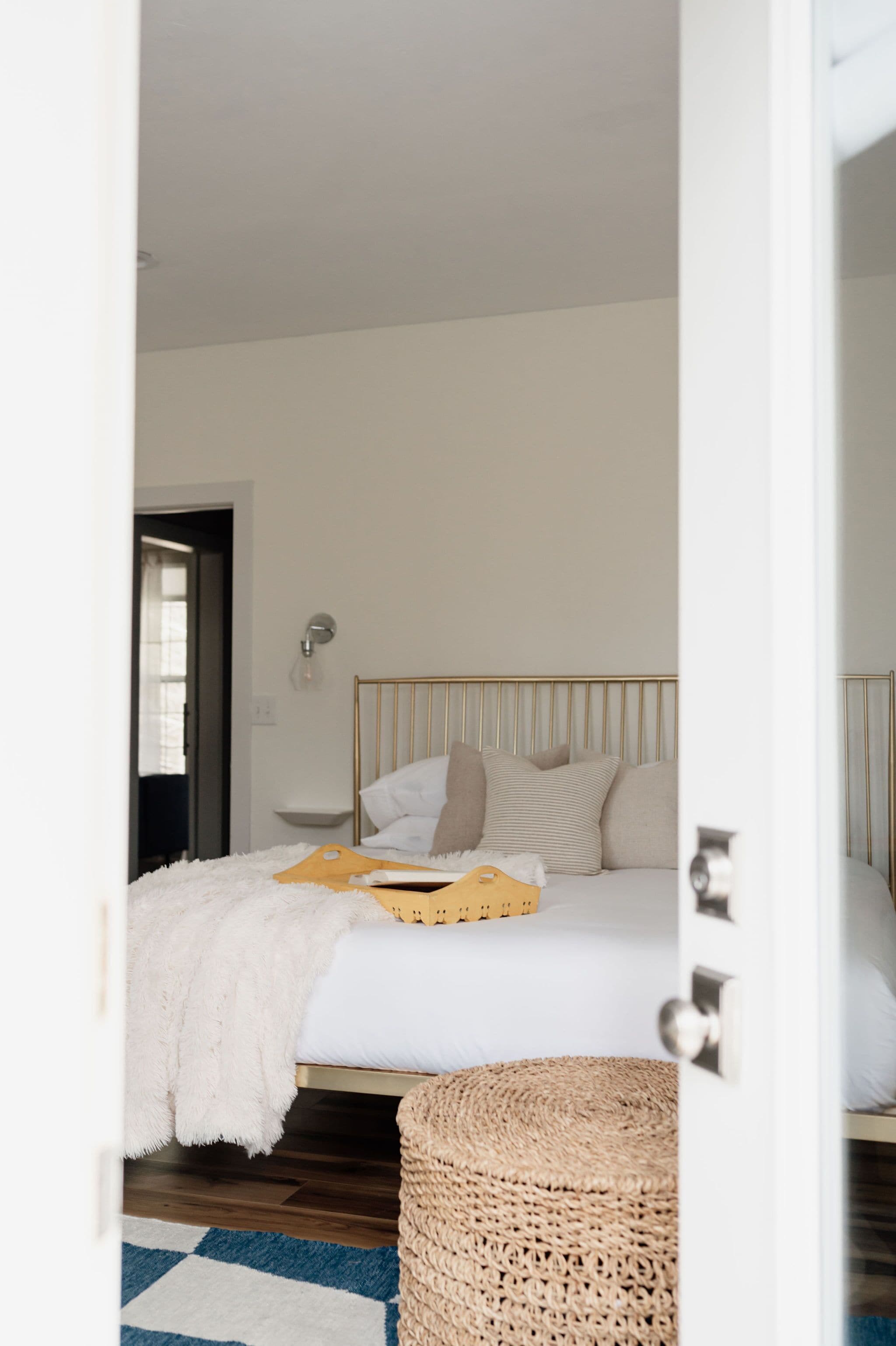 3 bedrooms, desk, iron/ironing board, travel crib