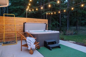 Outdoor spa tub - Private Wooded Retreat w/ Hot Tub & Fireplace - Near Sister Bay (Ellison Bay)