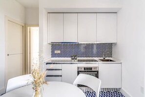 Refrigerador, horno, parrilla de estufa y lavavajillas 