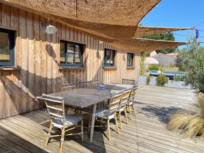 Outdoor dining - Villa les Lilas, Ravissante Maison Avec Piscine (Mimizan)