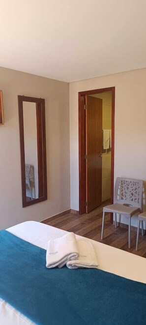 Exclusive Triple Room | Individually furnished, soundproofing, free WiFi, bed sheets