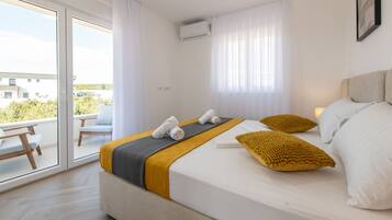 Cortinas opacas, tabla de planchar con plancha, wifi gratis