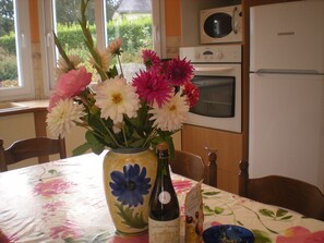 Dining - A LA MER . Vacances Reposantes à 500 Mètres de la Plage (Fouesnant)