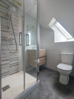 Dusche, Haartrockner, Toilettenpapier