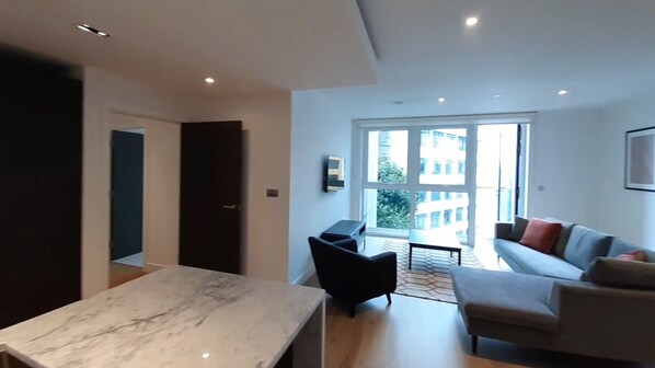 Apartment | Living area - Impeccable 2-bed Apartment in London (London)