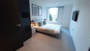 Apartment | 2 bedrooms, free WiFi, bed sheets - Impeccable 2-bed Apartment in London (London)