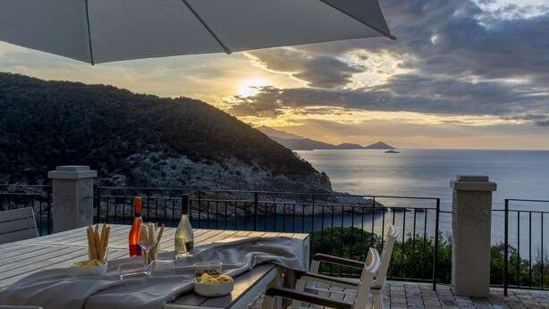 A table set for two with a view of the sea and mountains. - Villa Meraviglia 8, Emma Villas (Nisporto)