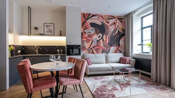 Deluxe Apartment | In-room dining