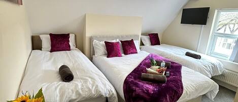 Standard Quadruple Room, Multiple Beds, Non Smoking, Ensuite | Iron/ironing board, free WiFi, bed sheets