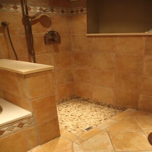 Comfort Apartment | Bilik Mandi | Kelengkapan dandanan diri percuma, pengering rambut, bidet 