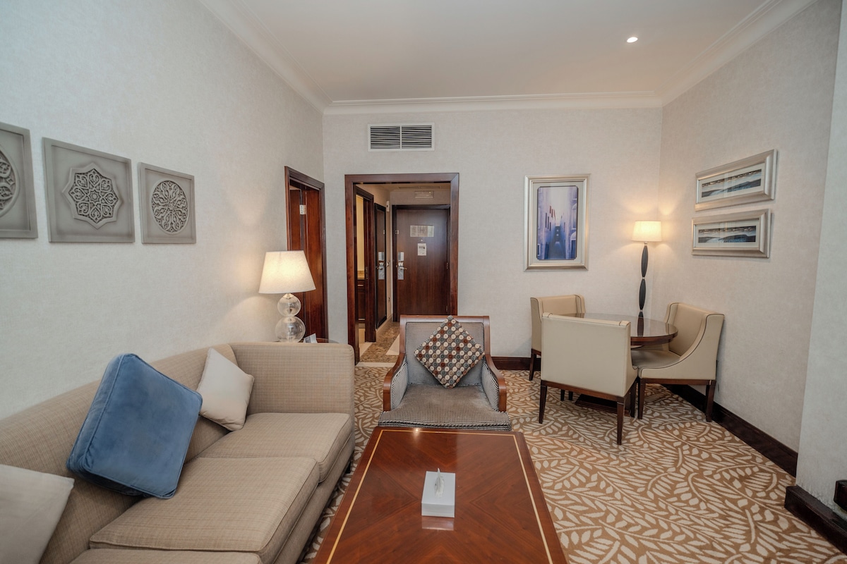 Egyptian cotton sheets, premium bedding, down duvets, minibar