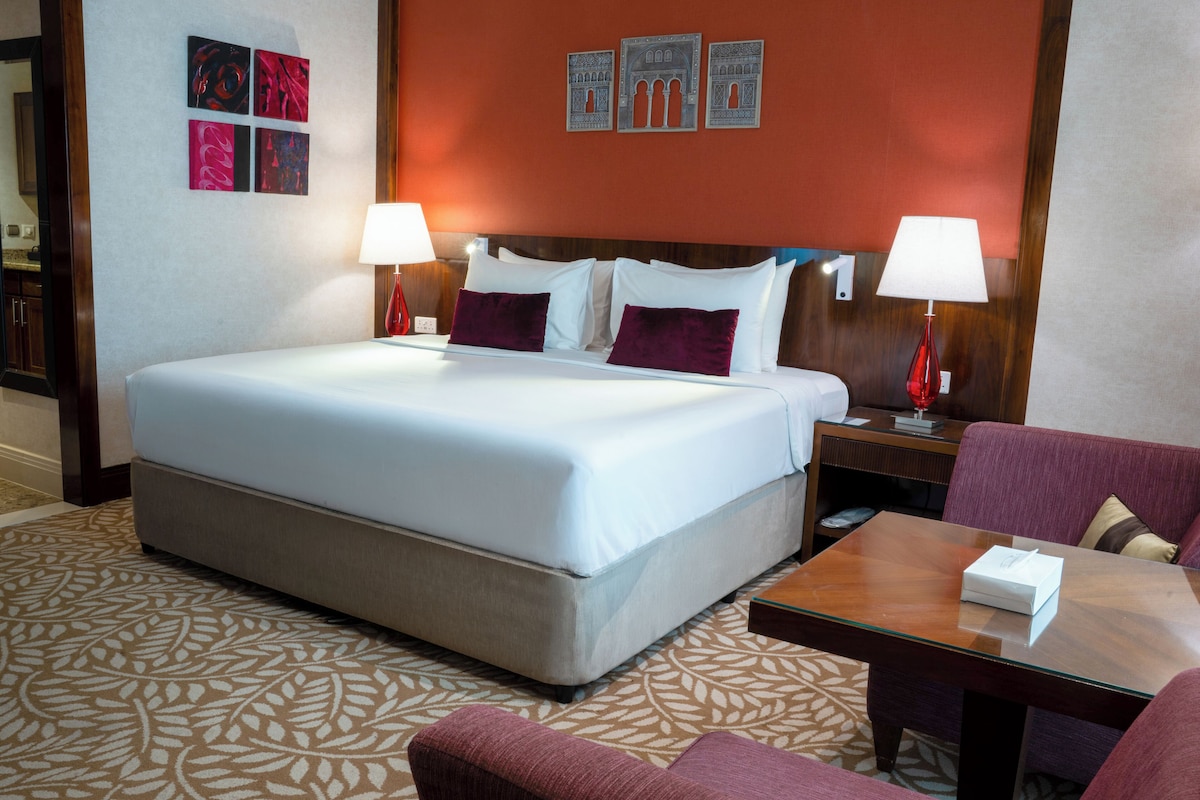 Egyptian cotton sheets, premium bedding, down duvets, minibar