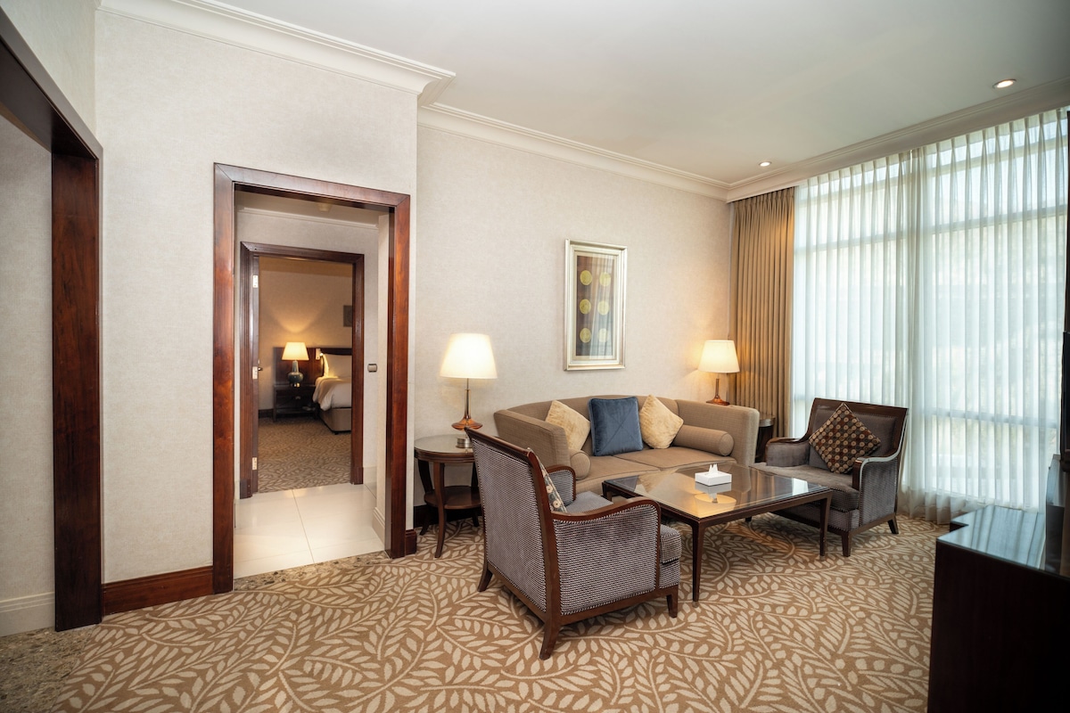 Egyptian cotton sheets, premium bedding, down duvets, minibar