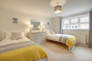 4 Schlafzimmer, Bügeleisen/Bügelbrett, Reisekinderbett, kostenloses WLAN
