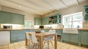 Fridge, microwave, oven, dishwasher - Luxury Holiday Cottage, Docking. North Norfolk (Docking)
