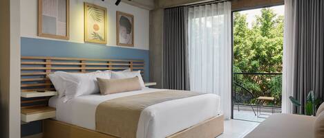 1 bedroom, Egyptian cotton sheets, premium bedding, down comforters