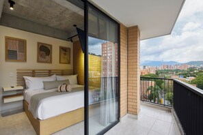 1 bedroom, Egyptian cotton sheets, premium bedding, down duvets