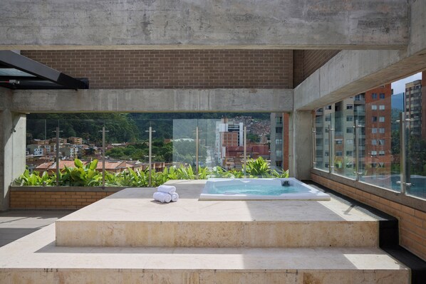 Bain à remous extérieur