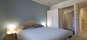 4 bedrooms, iron/ironing board, bed sheets - Gîte Les Perles Vertes (Arlempdes)