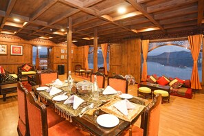Restaurant - Ekta Houseboat Statue Of Unity Kevadia (Rajpipla)