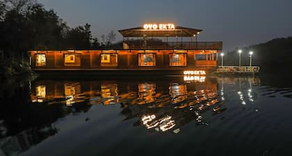 Ekta Houseboat Statue Of Unity Kevadia