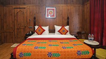 Classic Room | Iron/ironing board, free WiFi, bed sheets