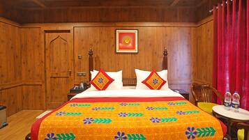 Tabla de planchar con plancha, wifi gratis, ropa de cama