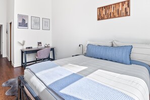 1 sovrum, skrivbord, strykjärn/strykbräda och gratis wi-fi