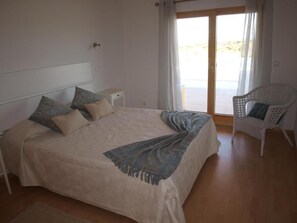 Standard Room | 1 bedroom, soundproofing, cots/infant beds, travel cot - Herdade dos Montes Bastos (Ourique)