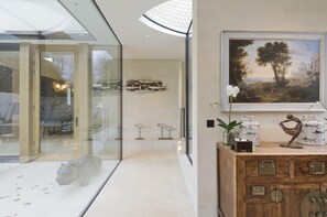 5 bedrooms, Internet - Stunning 5 bed Fulham Home w Indoor Pool Sauna and Private Garden (London)