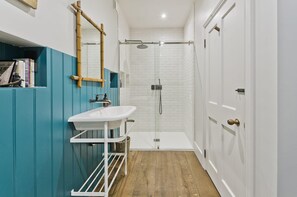 House | 5 bilik tidur, Internet 