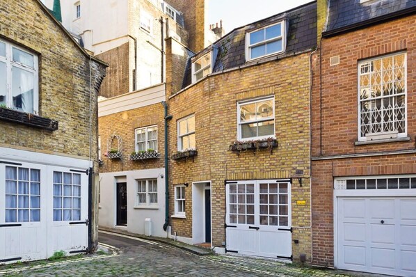House - Sweet Marble Arch 2 Bedroom Mews House (London)
