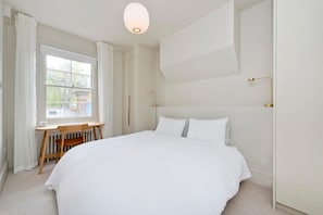 House | 3 bedrooms, Internet - Designer Canal House 2 or 3 Bed Little Venice (London)