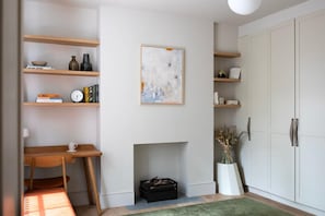 House | 3 bedrooms, Internet - Designer Canal House 2 or 3 Bed Little Venice (London)