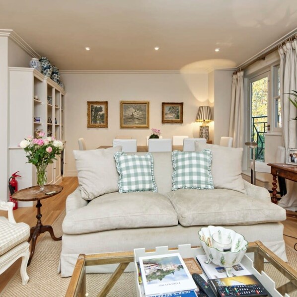 4 عدّة غرف نوم وخدمة الإنترنت