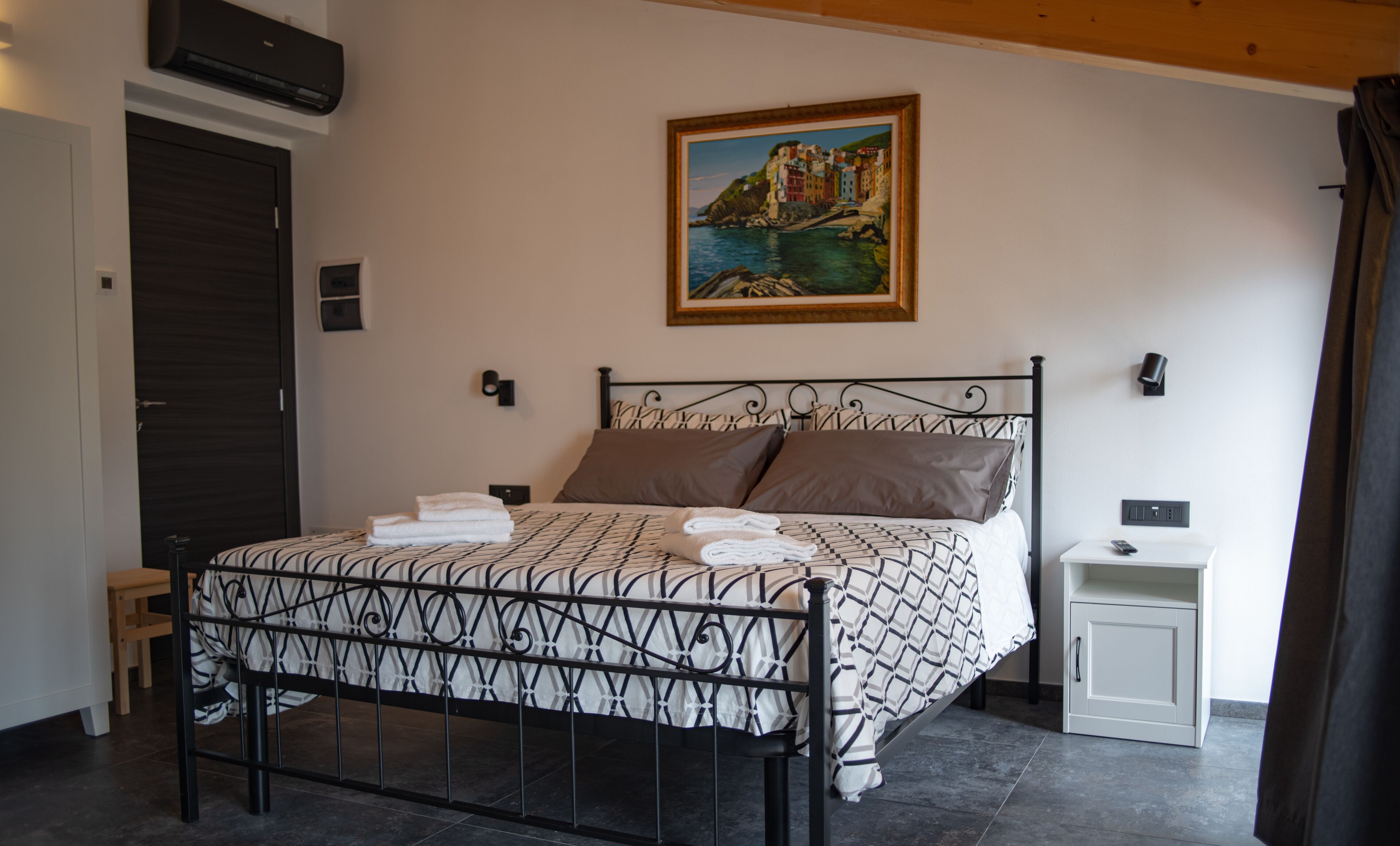 Doppia Superior | Copriletto in piuma, materassi in memory foam, una cassaforte in camera