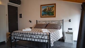 Doppia Superior | Copriletto in piuma, materassi in memory foam, una cassaforte in camera