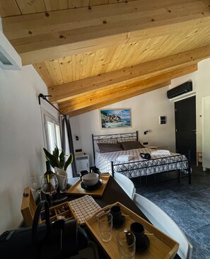 Habitación estándar doble | Edredones de plumas, colchones viscoelásticos, caja fuerte y escritorio
