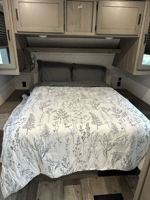 2 makuuhuonetta, vuodevaatteet