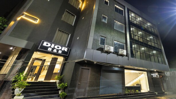 Front of property - Evergreen Stay, Mahipalpur (New Delhi)