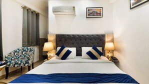 Basic Double Room, City View | Soundproofing, WiFi (free) - Evergreen Stay, Mahipalpur (New Delhi)