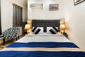 Basic Double Room, City View | Soundproofing, free WiFi - Evergreen Stay, Mahipalpur (New Delhi)