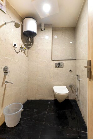 Doppia Basic, vista città | Bagno