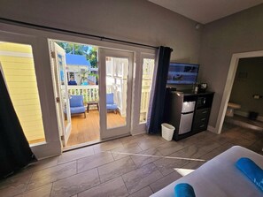 Room 16 - Classic - King Bed - Adults Only 21+ | Egyptian cotton sheets, premium bedding, pillowtop beds, in-room safe - Bishop Hotel Key West (Key West)