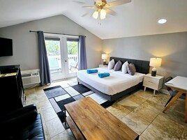 Room 49 - Signature - King Bed - Adults Only 21+ | Egyptian cotton sheets, premium bedding, pillowtop beds, in-room safe