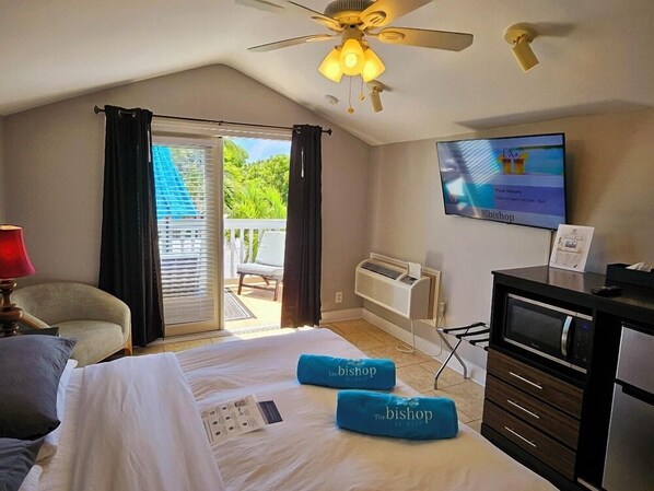 Room 48 - Signature Room - King Bed | 1 ห้องนอน, ผ้าปูที่นอนฝ้ายอียิปต์, เครื่องนอนระดับพรีเมียม