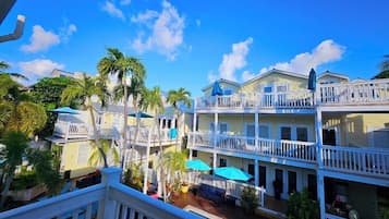 Room 28A - Signature Room - King Bed - Adults Only 21+ | Ausblick vom Zimmer