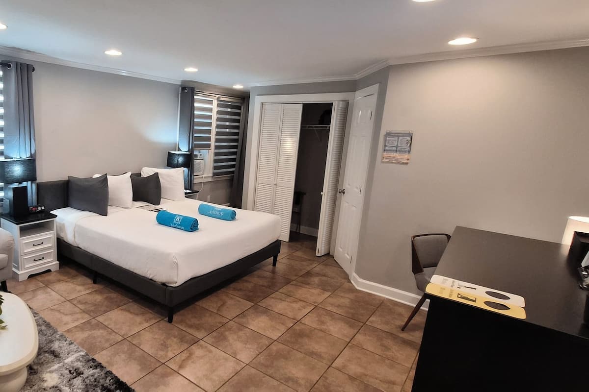 Egyptian cotton sheets, premium bedding, pillow-top beds, in-room safe