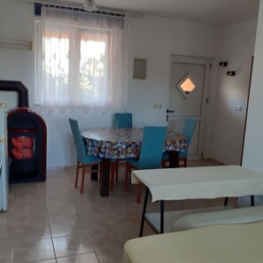 アパートメント (Renatare - close to the sea with park) | レストラン