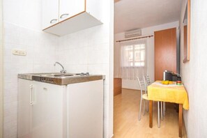 Studio (Željko - spacious and affordable - S) | Eget kök